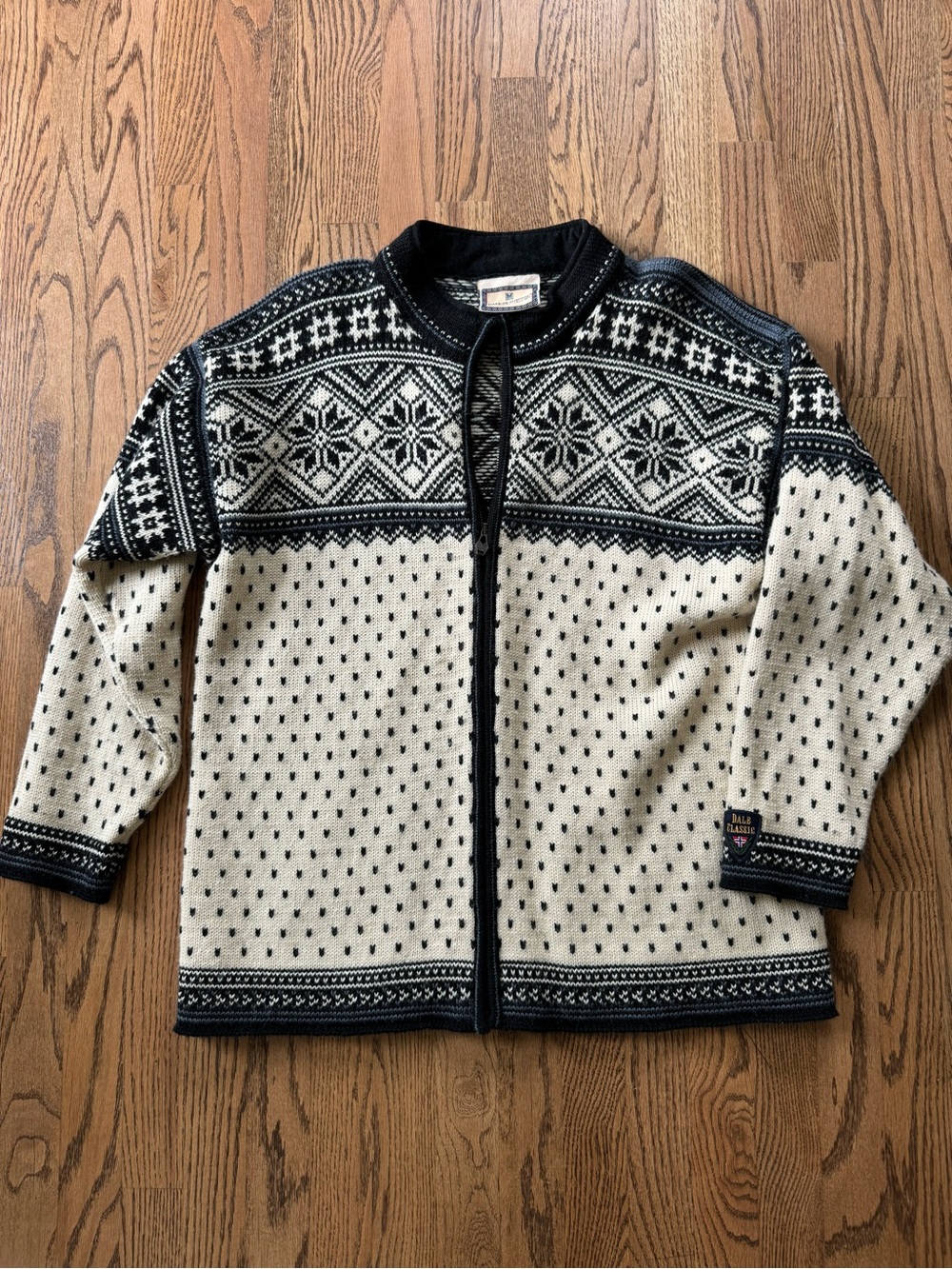 Vintage Dale of Norway wool snowflake blue cream wool full zip sweater cardigan